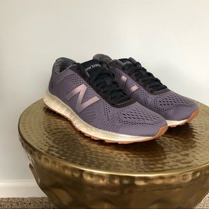 New balance tennis shoes